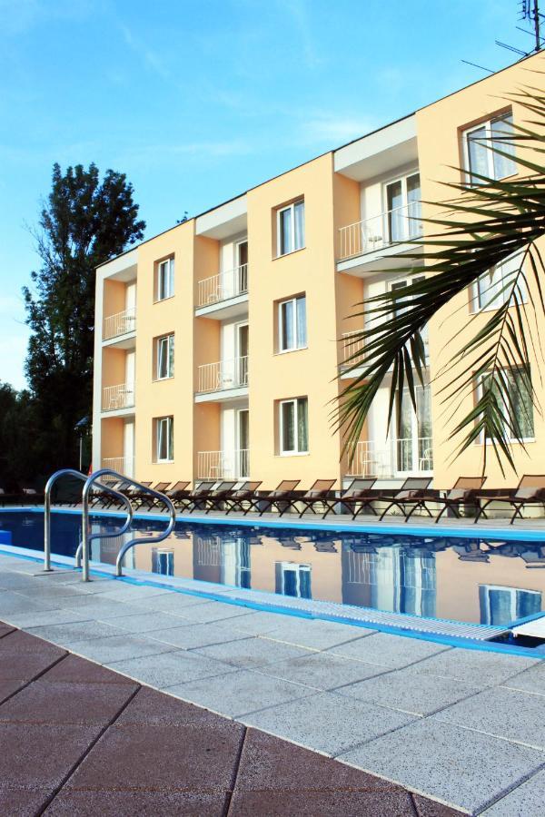 Hotel Korekt П'єштяни Екстер'єр фото