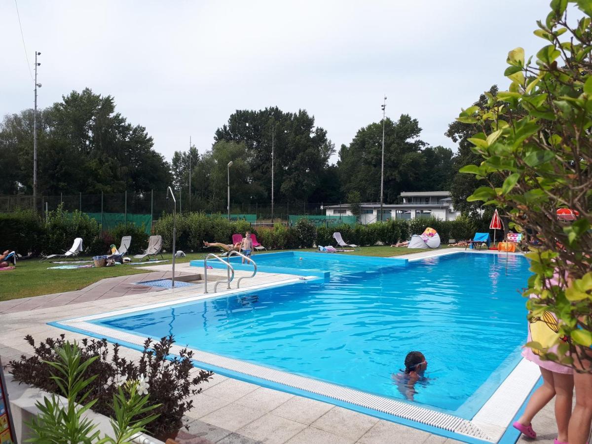 Hotel Korekt П'єштяни Екстер'єр фото