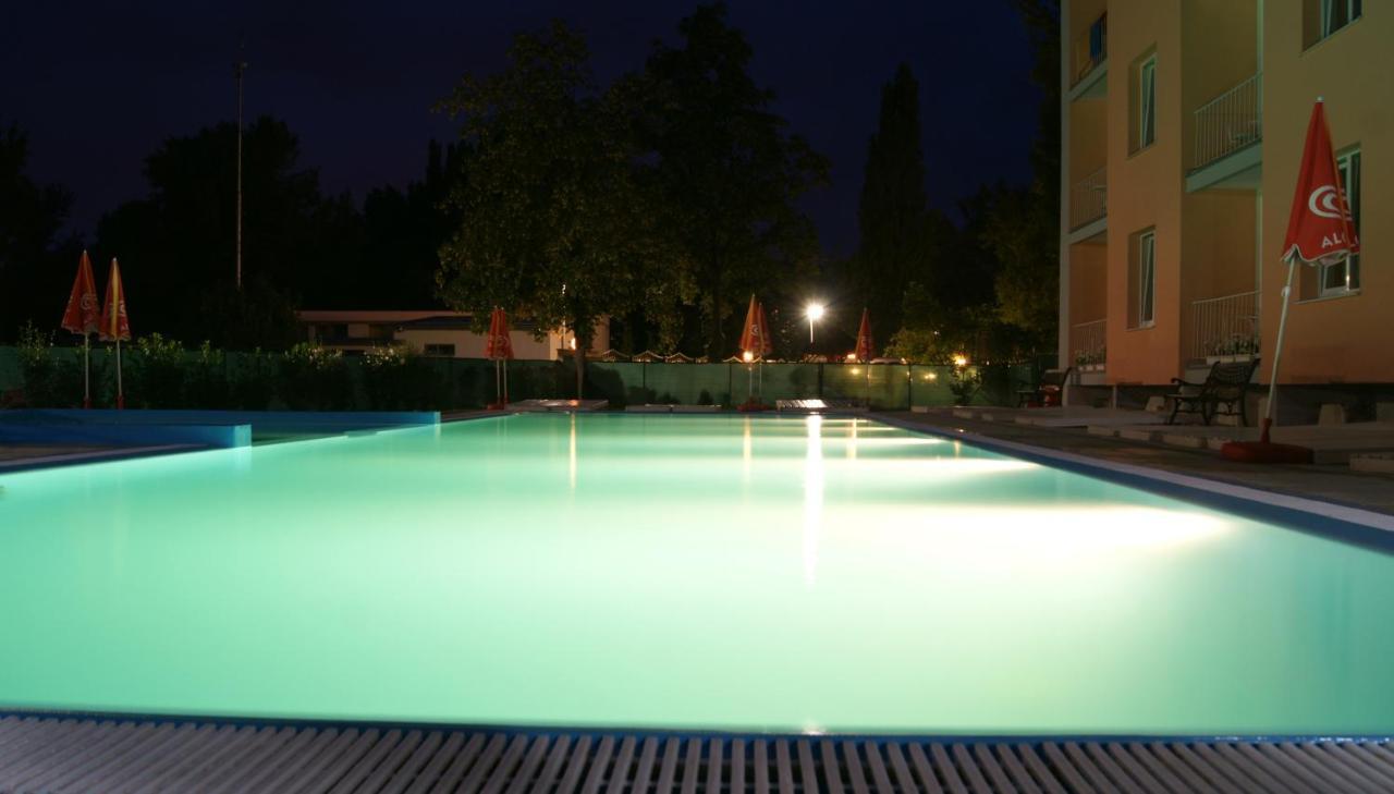 Hotel Korekt П'єштяни Екстер'єр фото